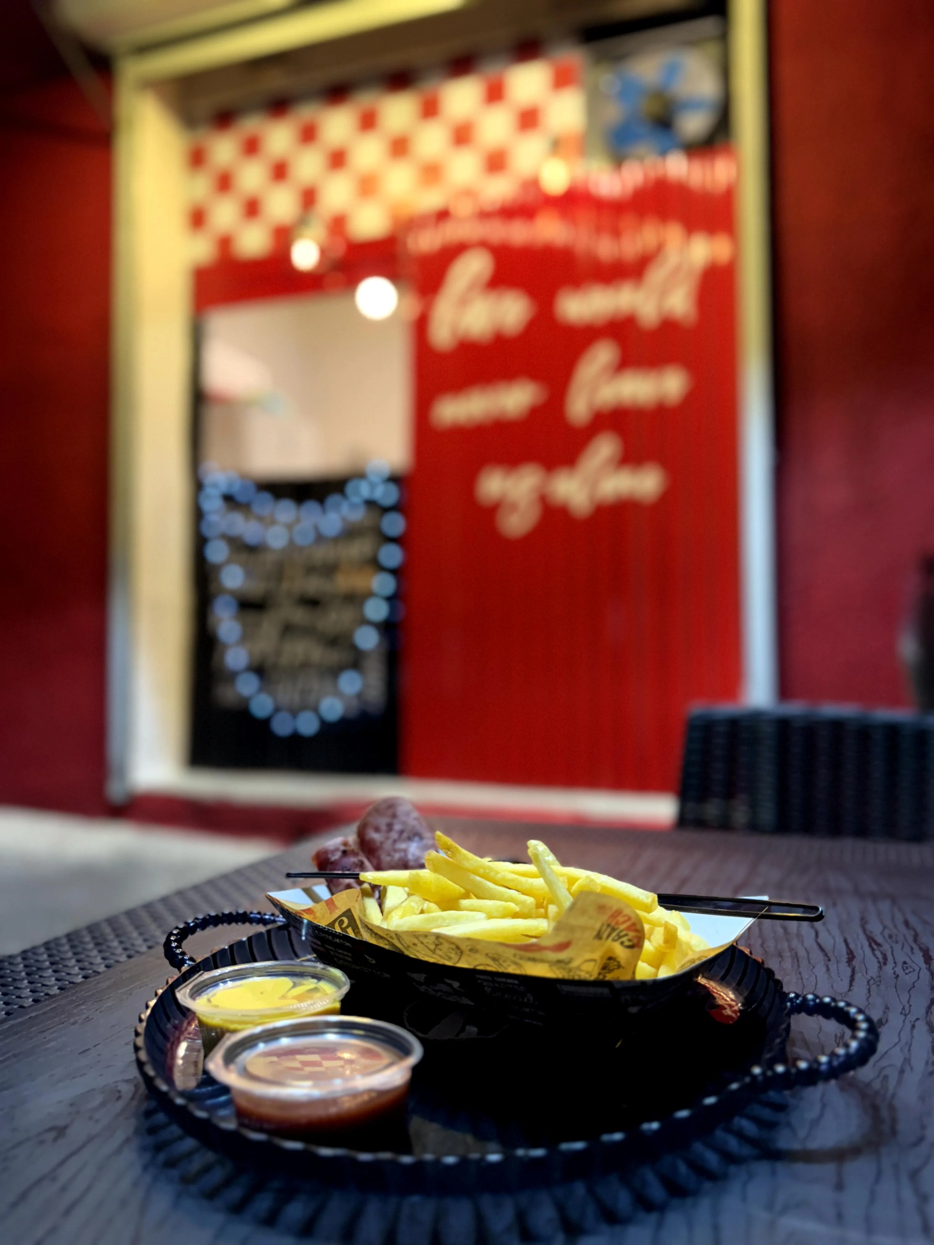 هات داگ شاپ مایونز