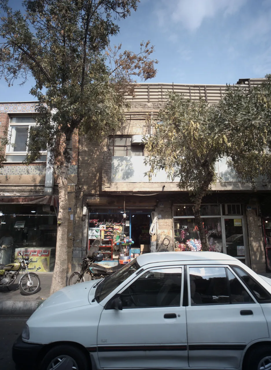 رنگ و ابزار احدی
