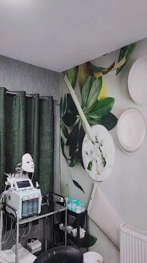 مطب پوست و مو دکتر پونه رضوان