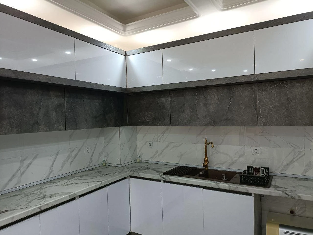 صنایع دکوراسیون وکابینت موج و هنر