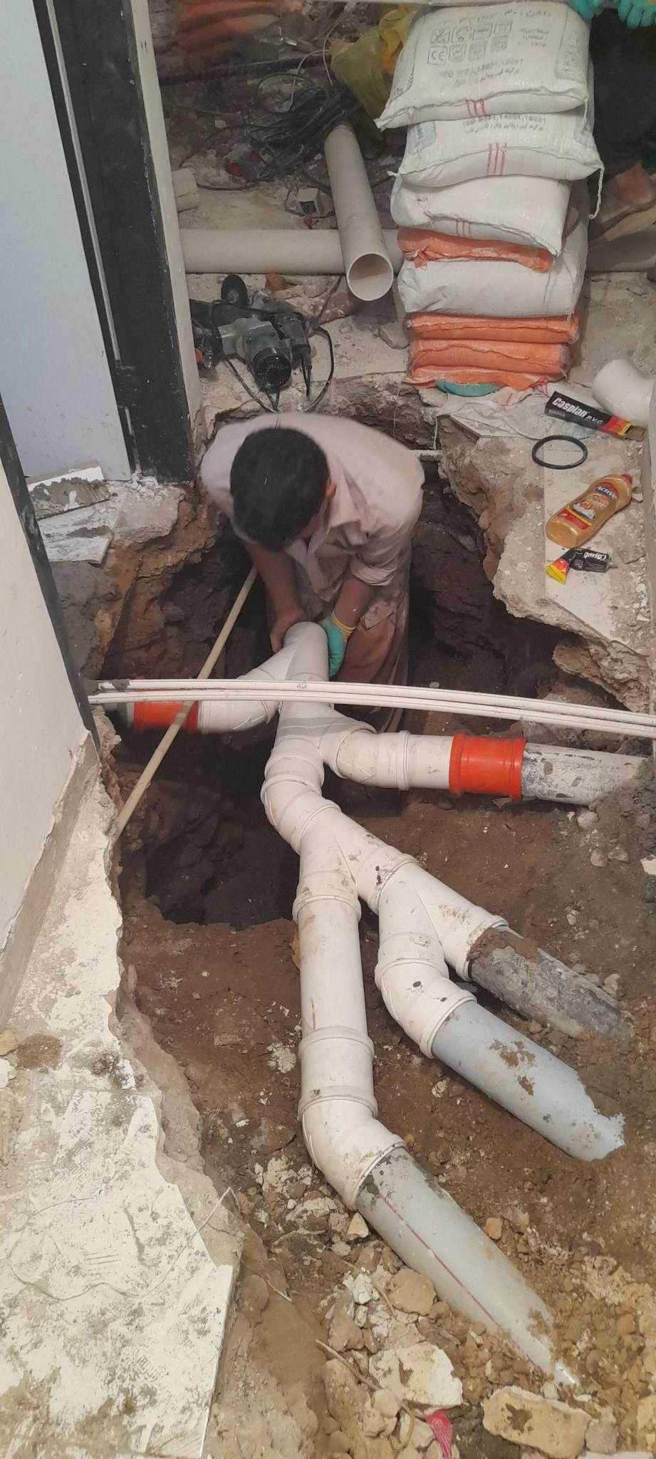 لوله کش فاضلاب ساختمان وصل به اگوشهری