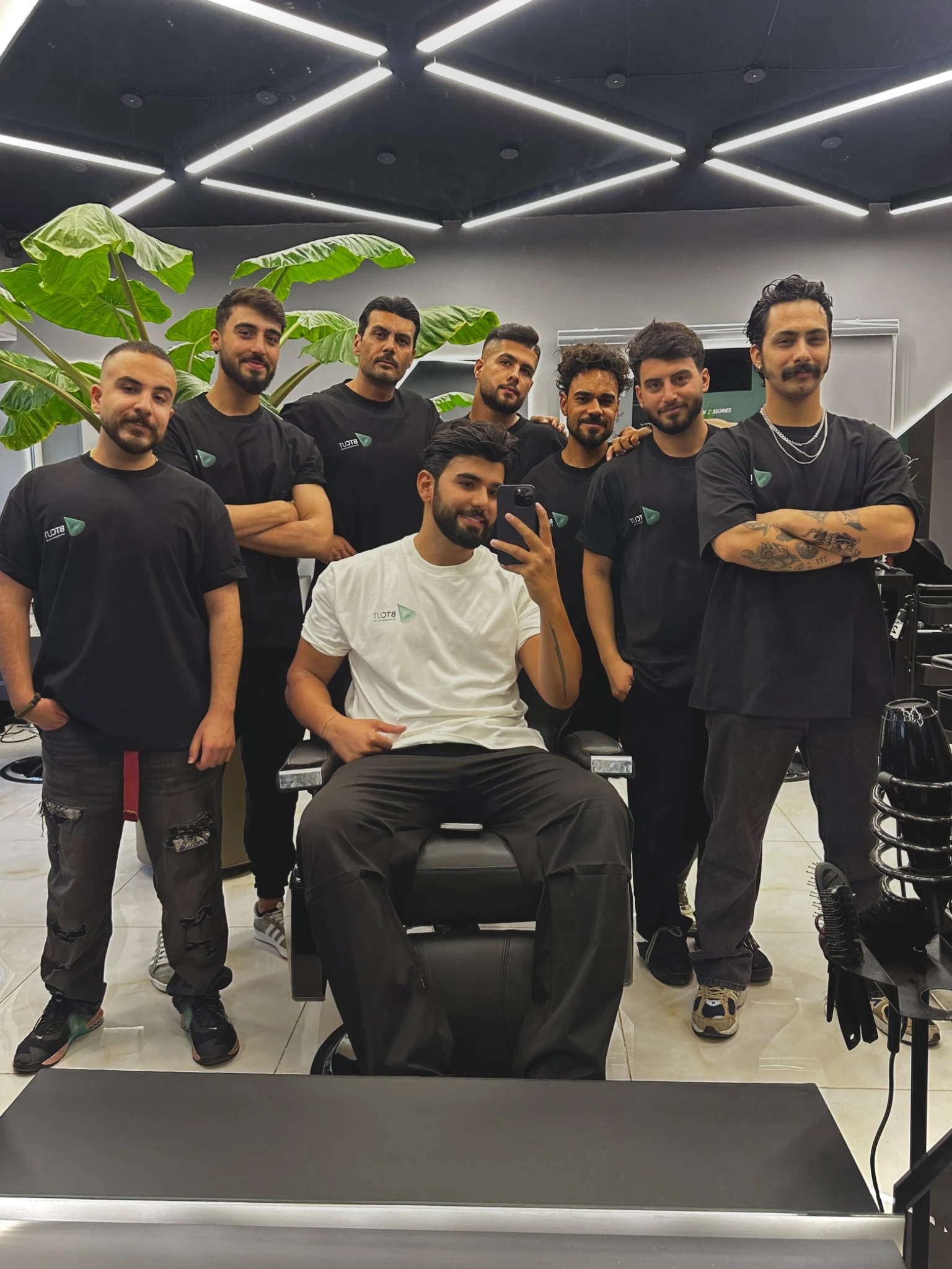 سالن و آرایشگاه مردانهBTCUT