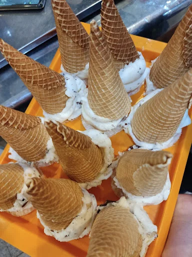 بستنی‌ گل آذین