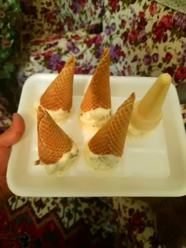 بستنی‌ گل آذین