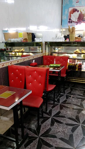 بستنی سنتی و آبمیوه گرانمایه