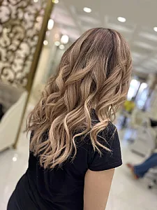 ارایشگر رنگو مش و کراتین و احیا