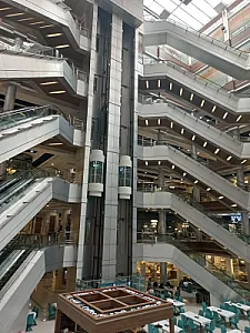 آسانسور آرام فراز آسمان