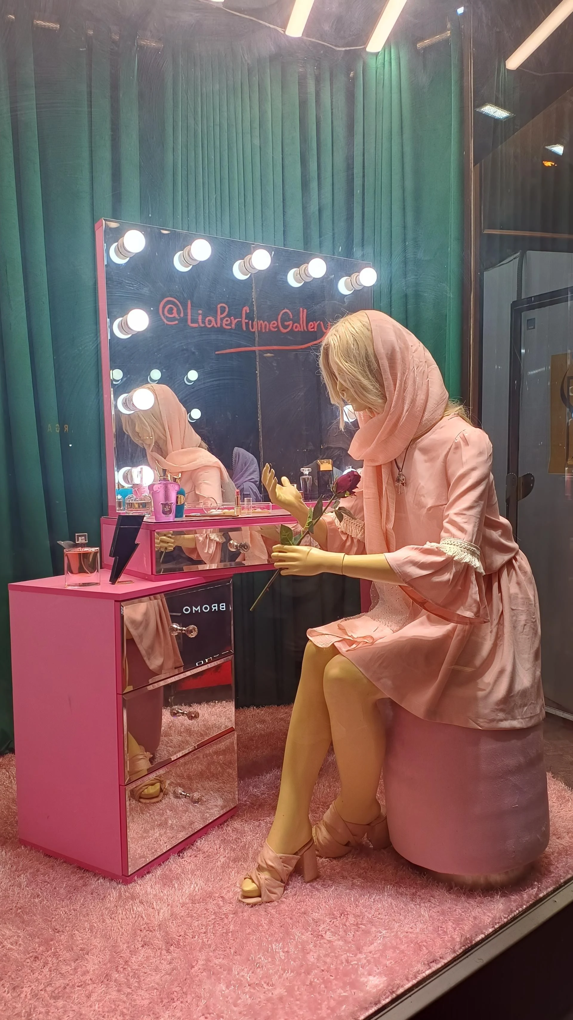 فروشگاه عطریات فاطیما