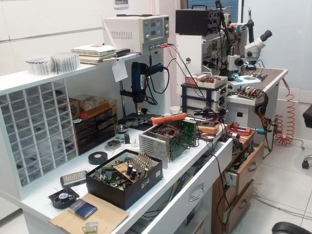 مرکز تعمیرات ماینر و تلفن های بیسیم آریا الکترونیک