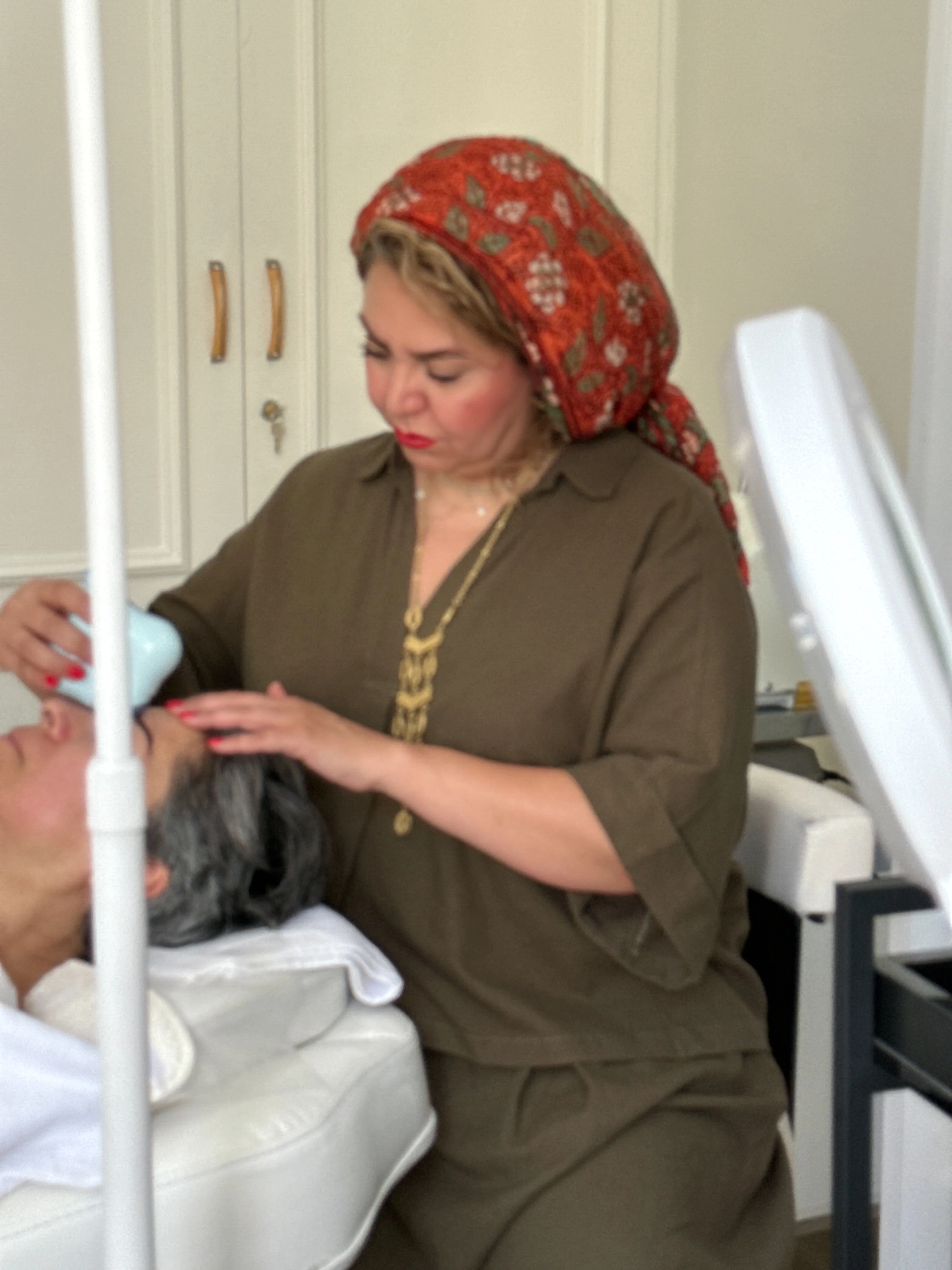 آکادمی تراپی پوست لاله نیلی پور