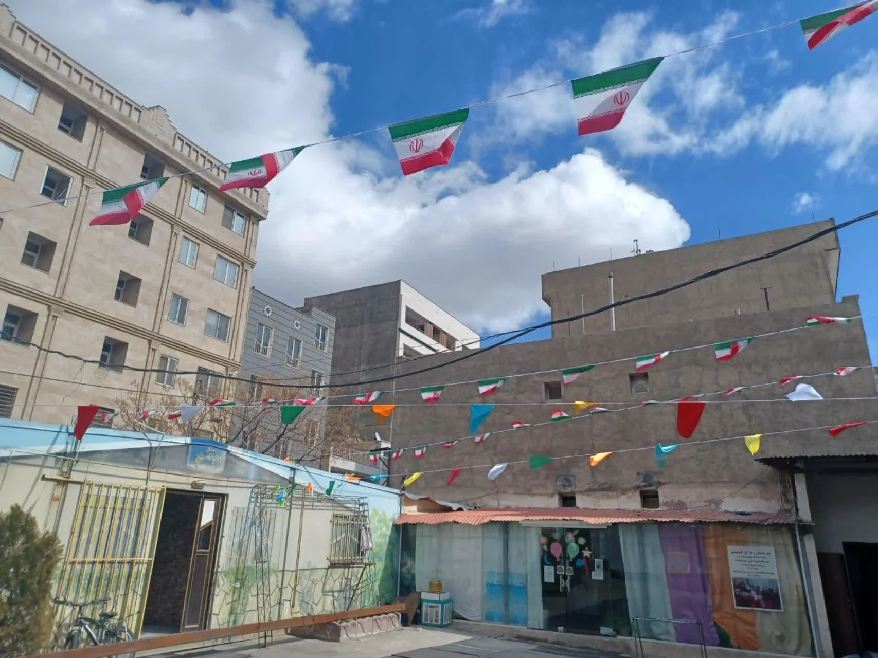 سرای محله پاسداران - تصویر 2