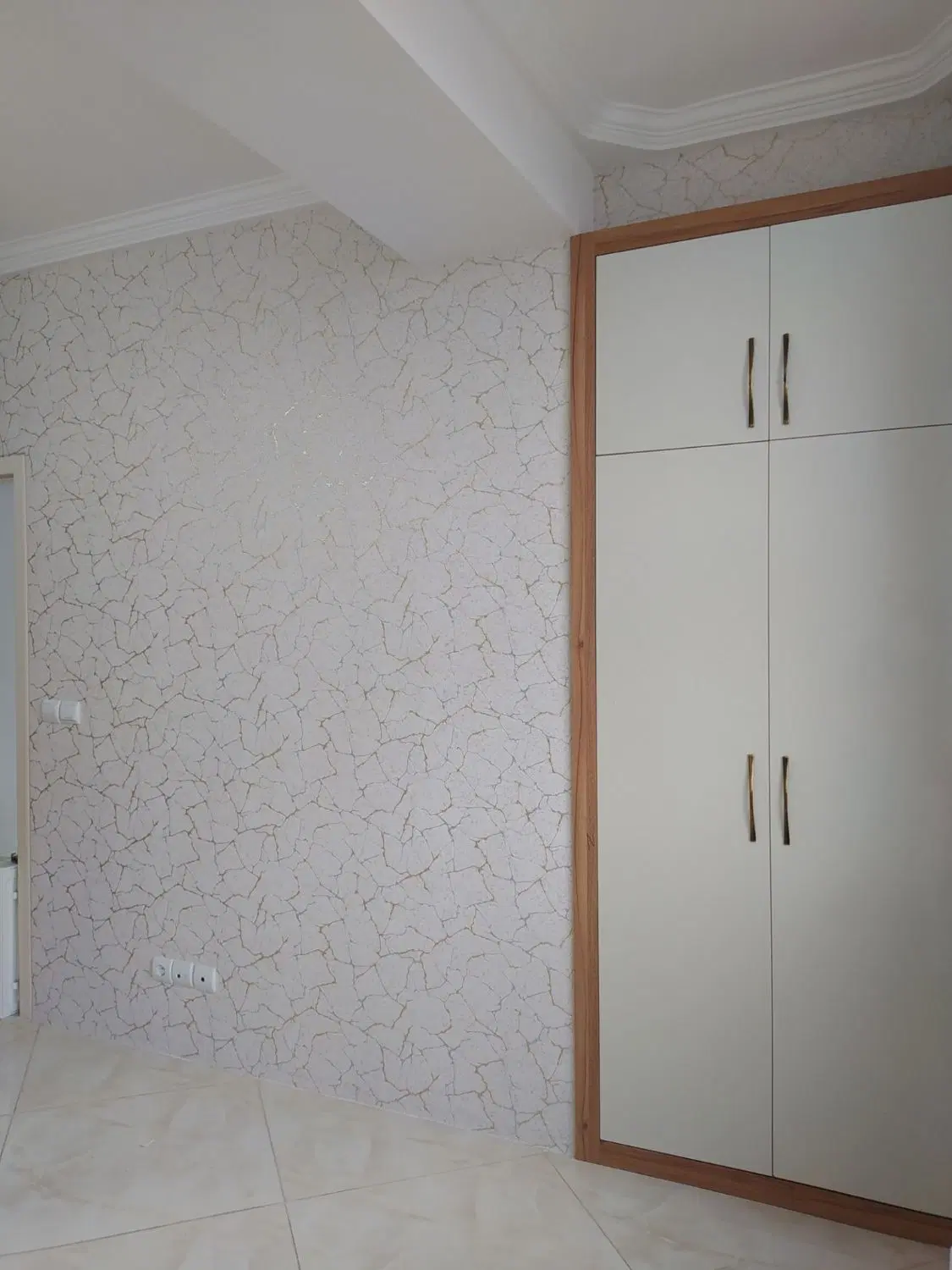 کاغذ دیواری، پارکت و کابینت در تبریز - تصویر 9