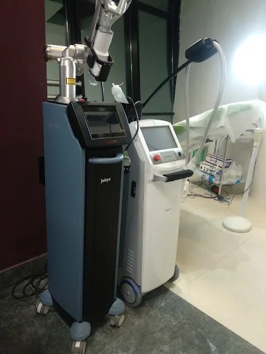 دکتر سانایه عزیزفرد