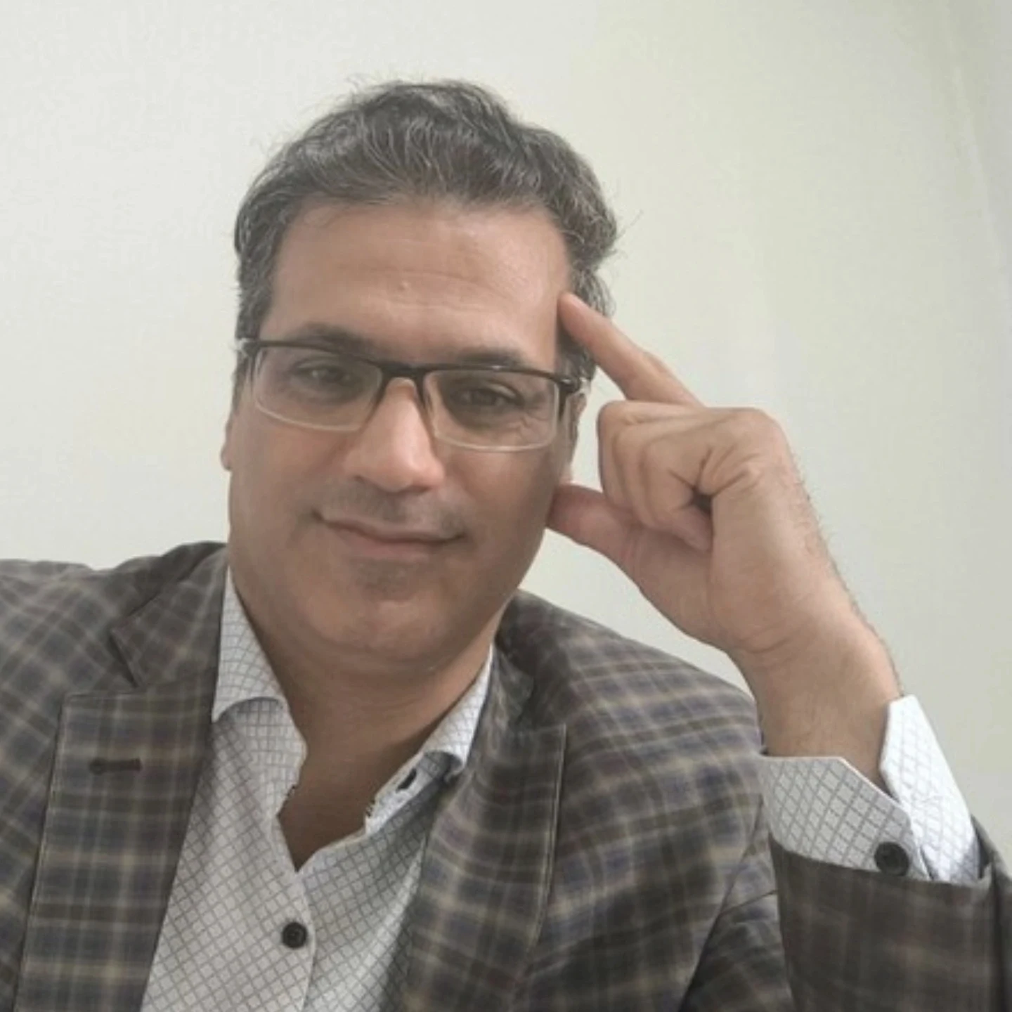 مشاوره دکتر گل محمدیان