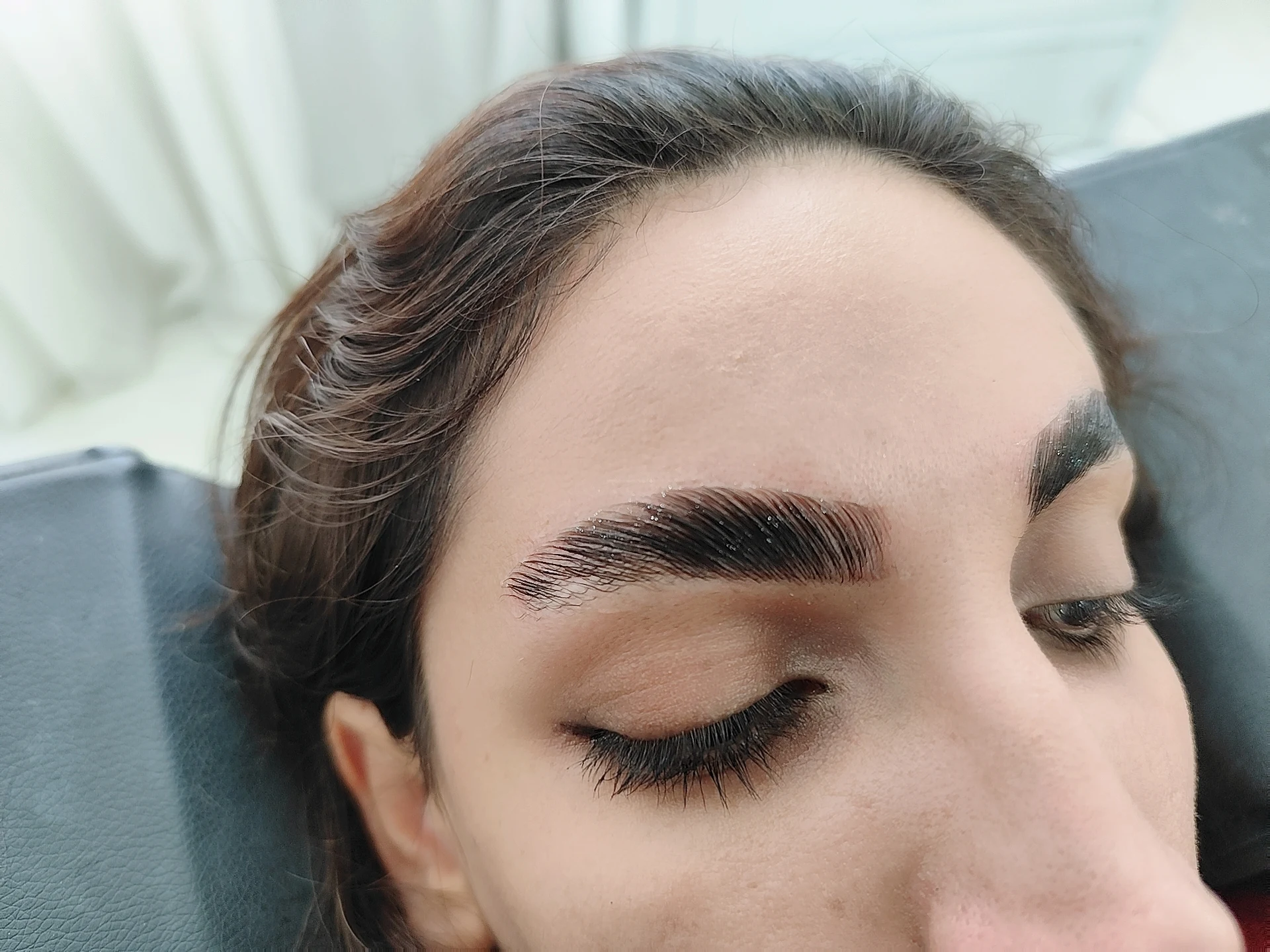 خدمات تخصصی کاشت کستنشن لیفت ابرو رزا