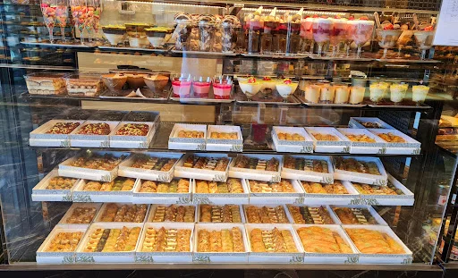 نان و شیرینی مطلب‌ زاده