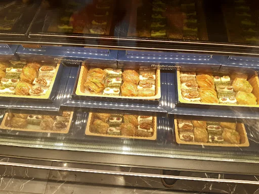 نان و شیرینی مطلب‌ زاده