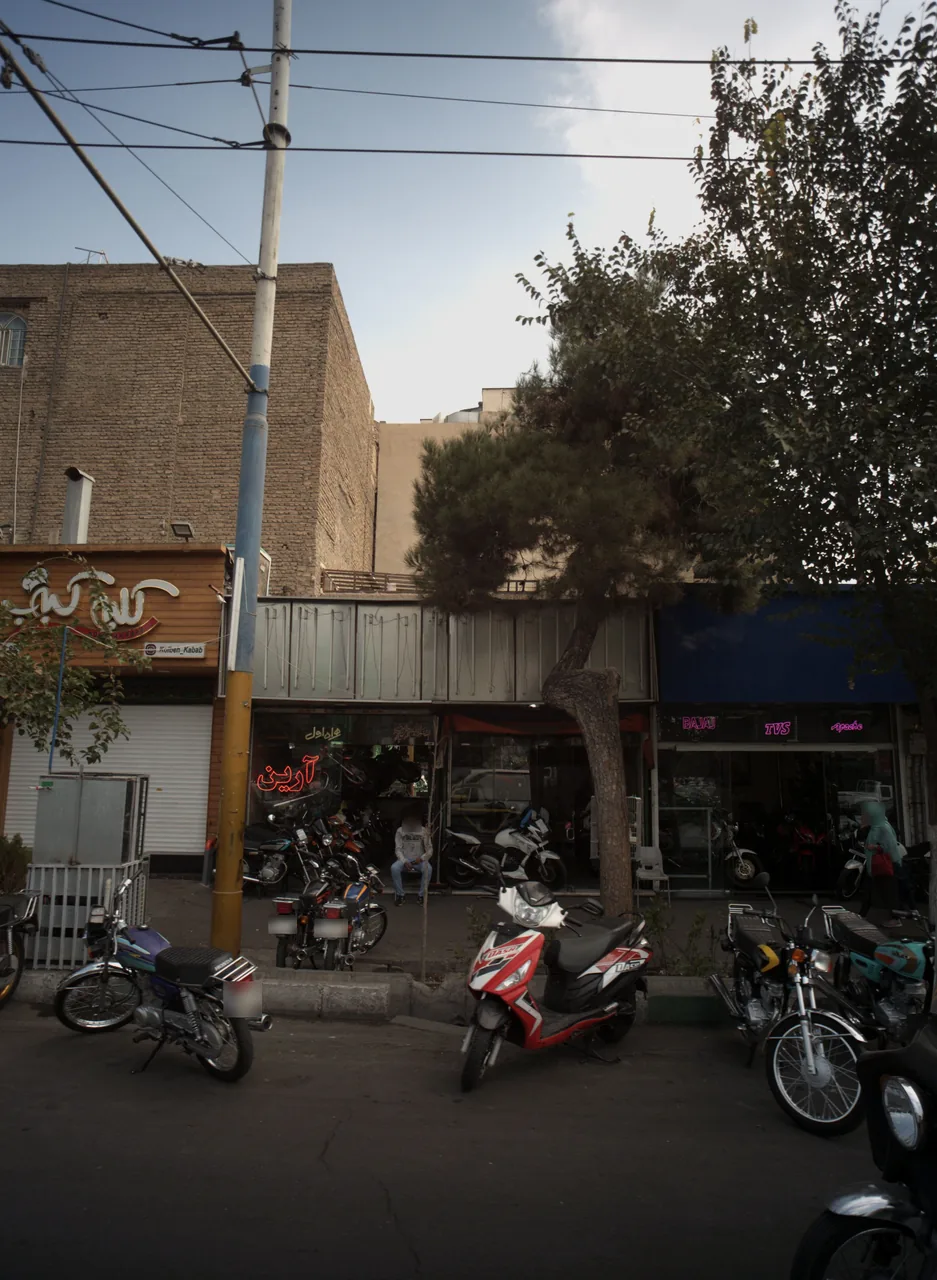 فروشگاه موتور سیکلت آرین