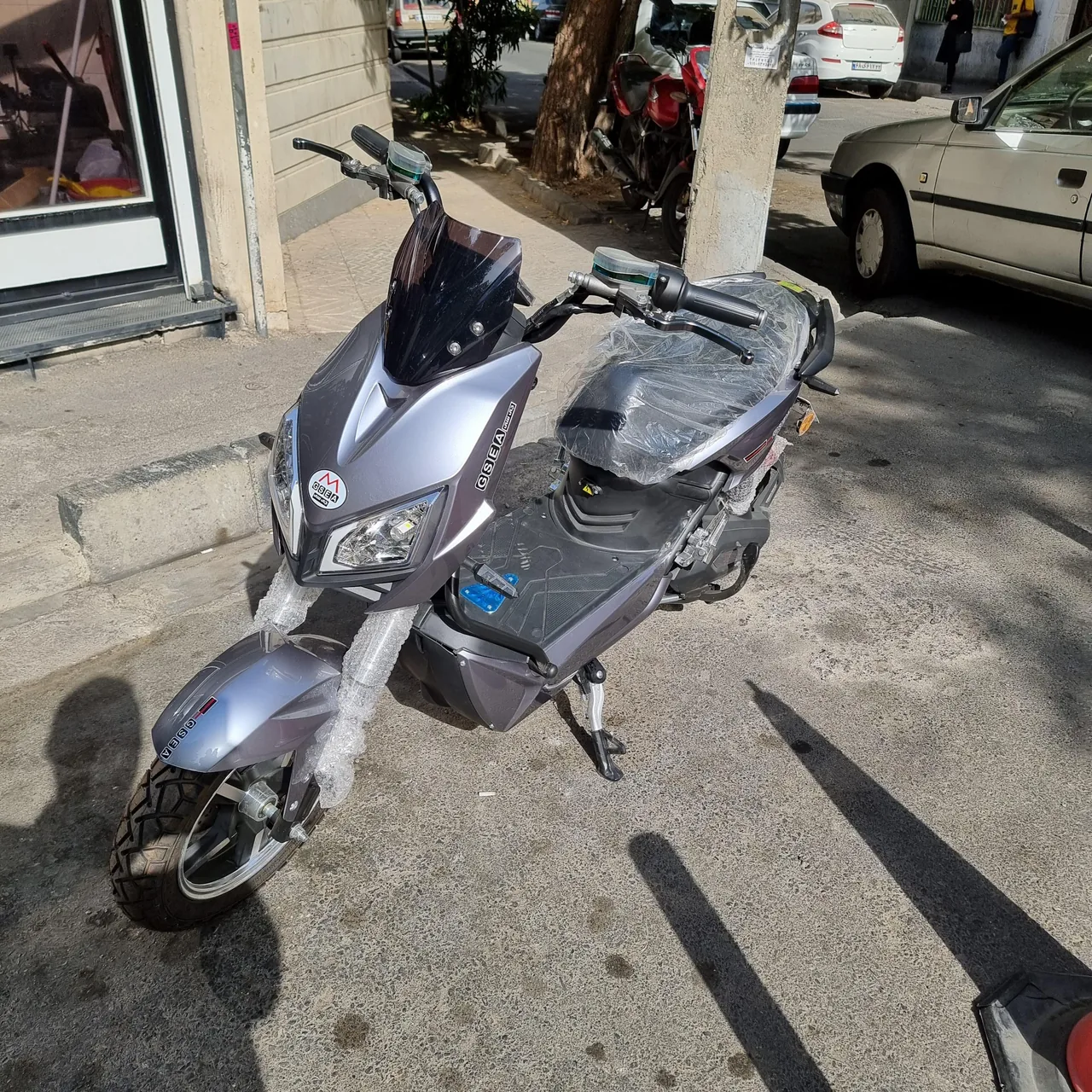 فروشگاه موتور سیکلت طایفی