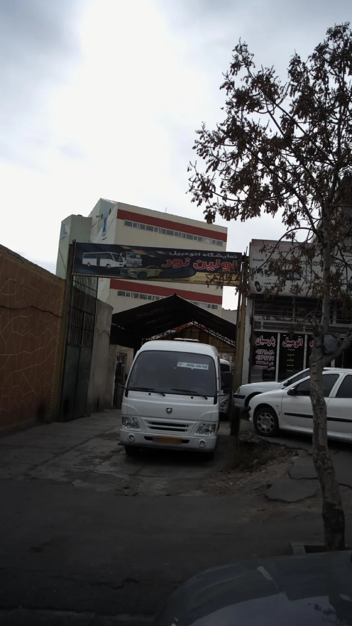 نمایشگاه اتومبیل اولین نور