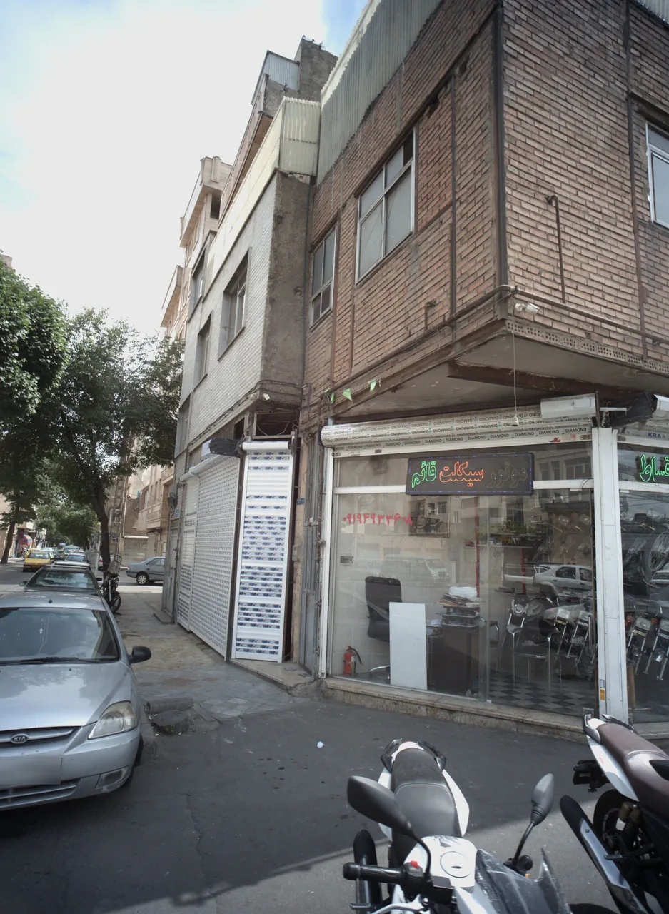 موتور سیکلت قائم