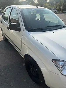 آنوش خودرو