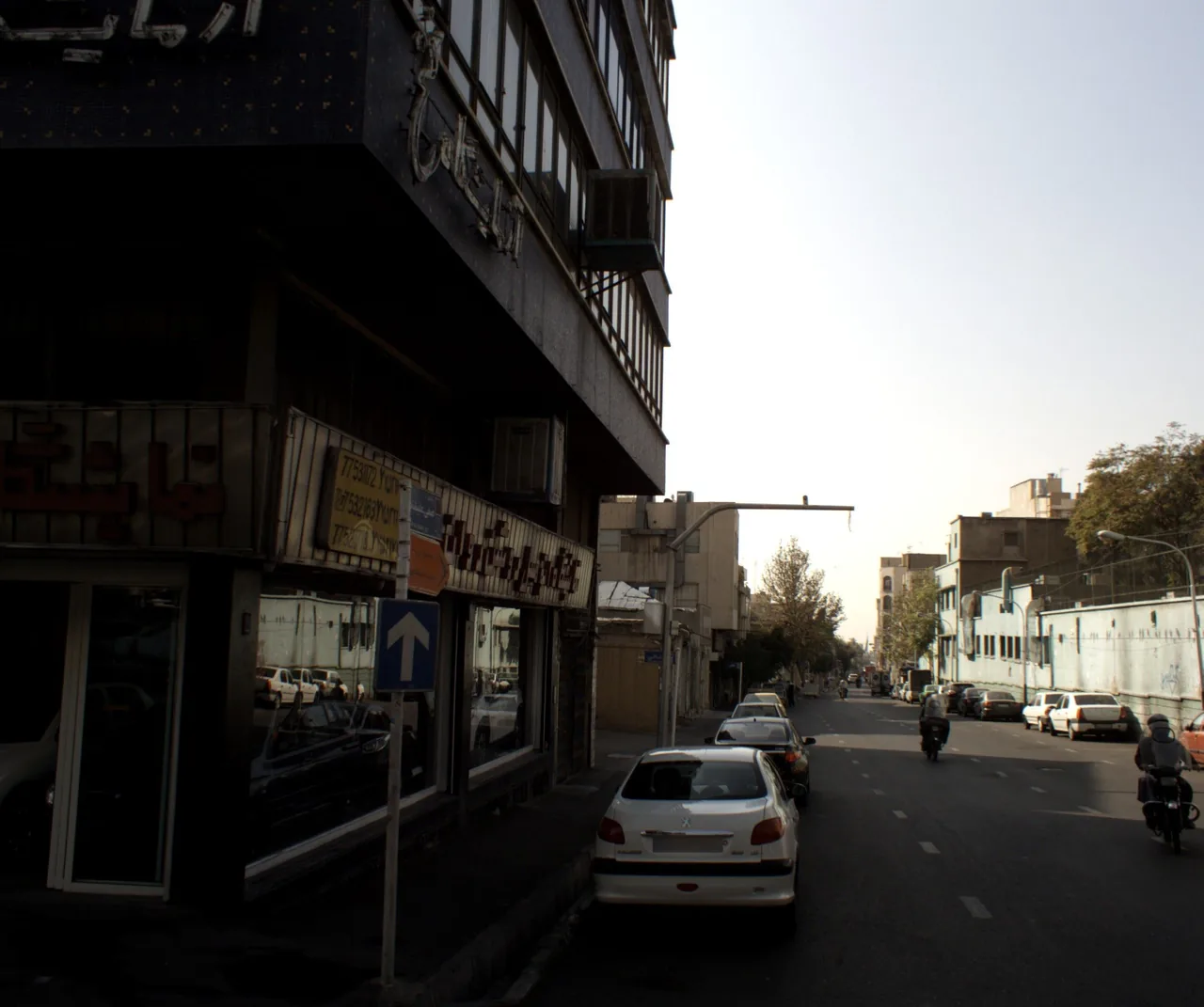 نمایشگاه اتومبیل روشن روان