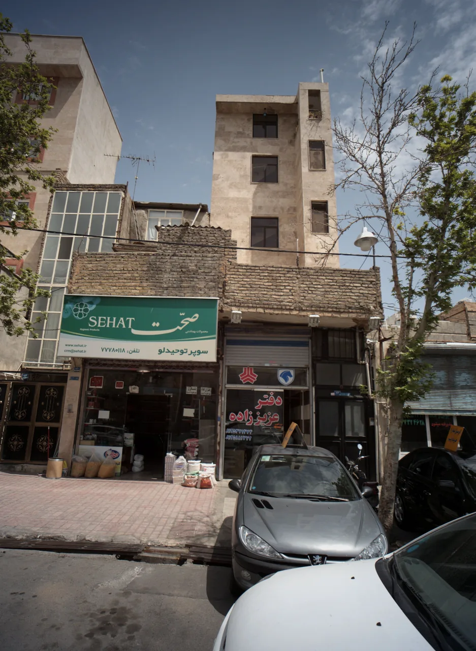 گالری اتومبیل عزیز زاده