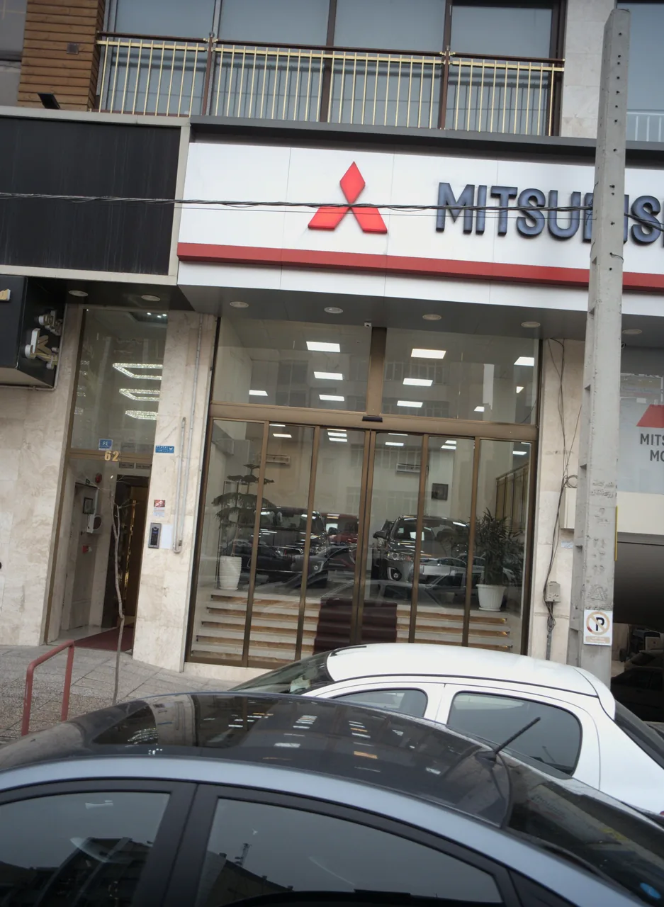 نمایشگاه اتومبیل