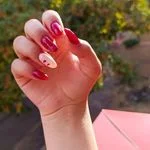 خدمات تخصصی کاشت ناخن شادی