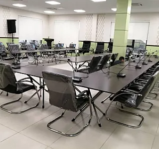 اجاره میز و صندلی کنفرانسی سیستم صوت کنفرانس
