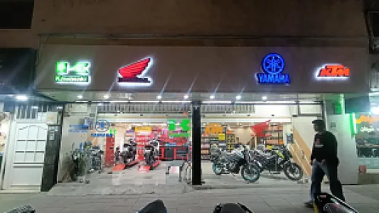 تعمیرگاه و نمایندگی خدمات کویر موتور ۳۶۶