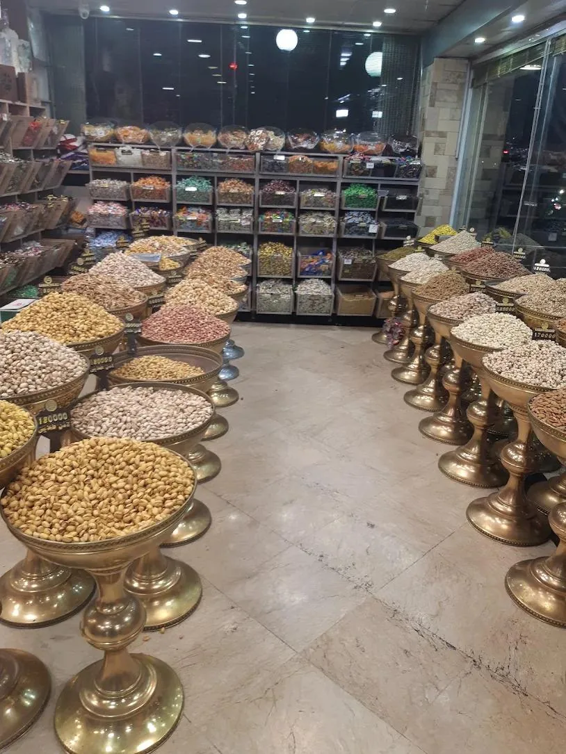 قنادی لادن طلایی - تصویر 2