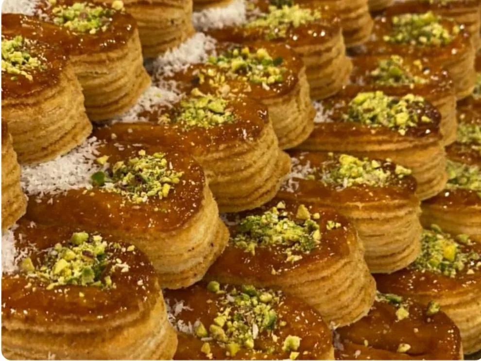شیرینی و قنادی نازگل