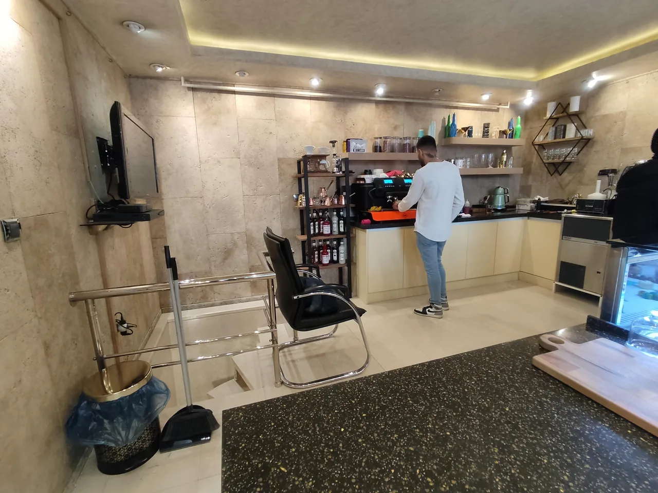 کافه قنادی کامک شعبه یوسف آباد - تصویر 3