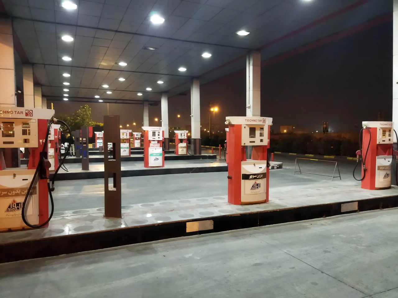 جایگاه سوخت ۲۲۰ فجر - تصویر 2