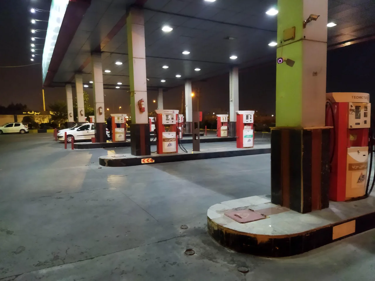 جایگاه سوخت ۲۲۰ فجر - تصویر 3