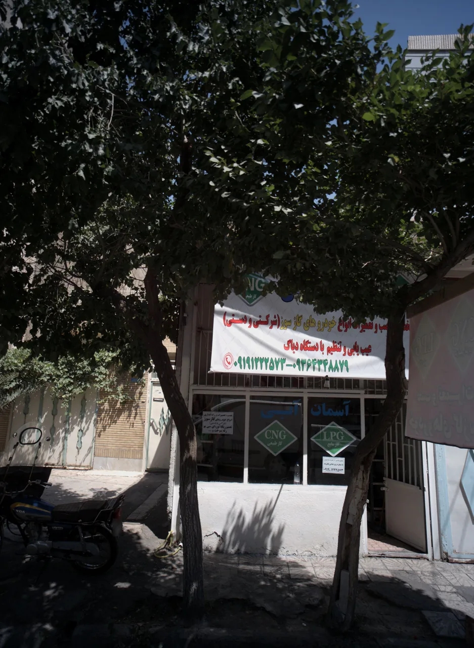 تعمیرگاه اتومبیل آسمان آبی