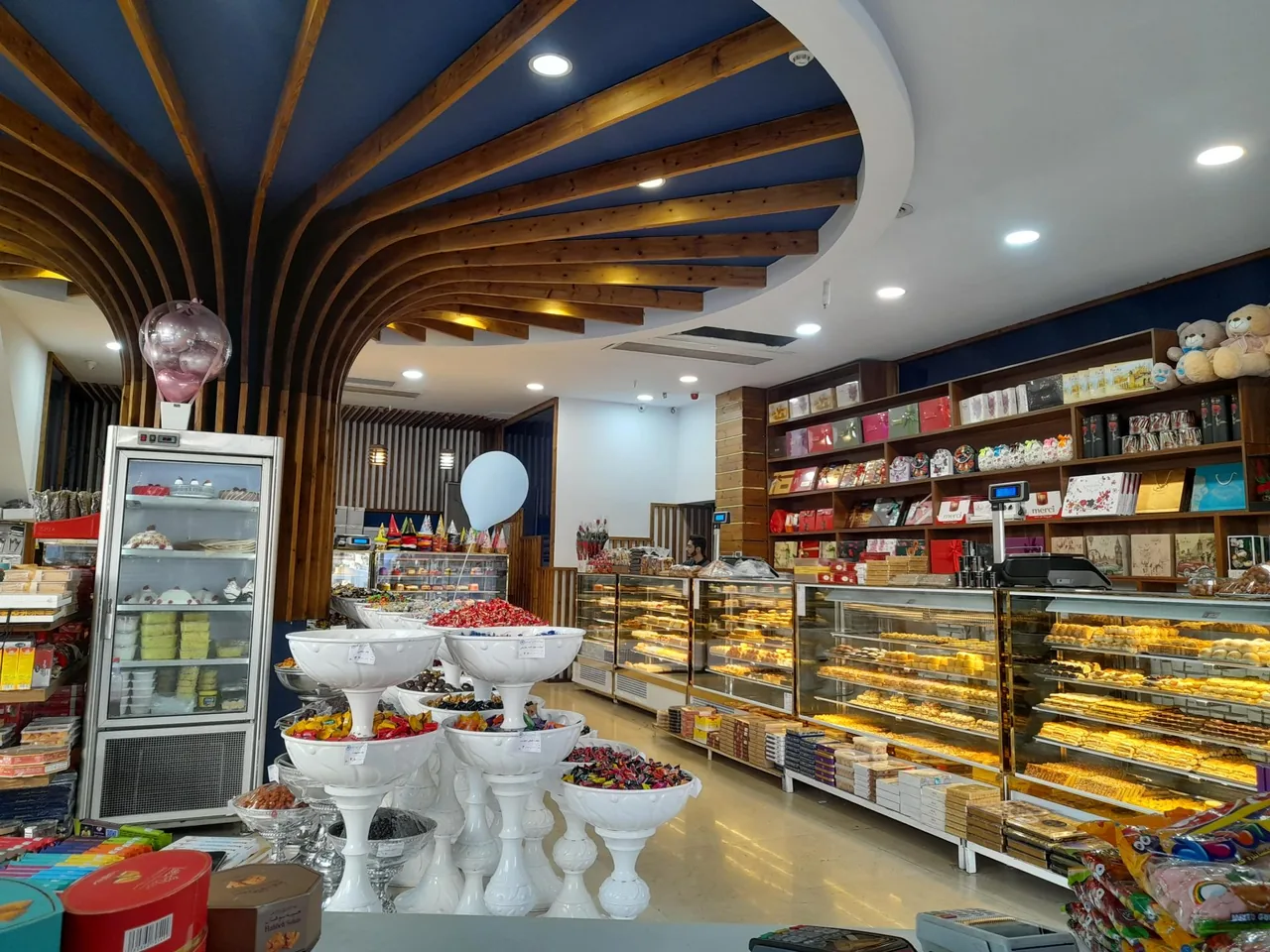 شیرینی و آجیل آرامیس - تصویر 4