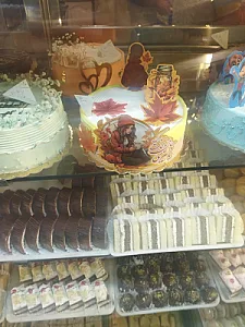 شیرینی خامه ای فرد یاس