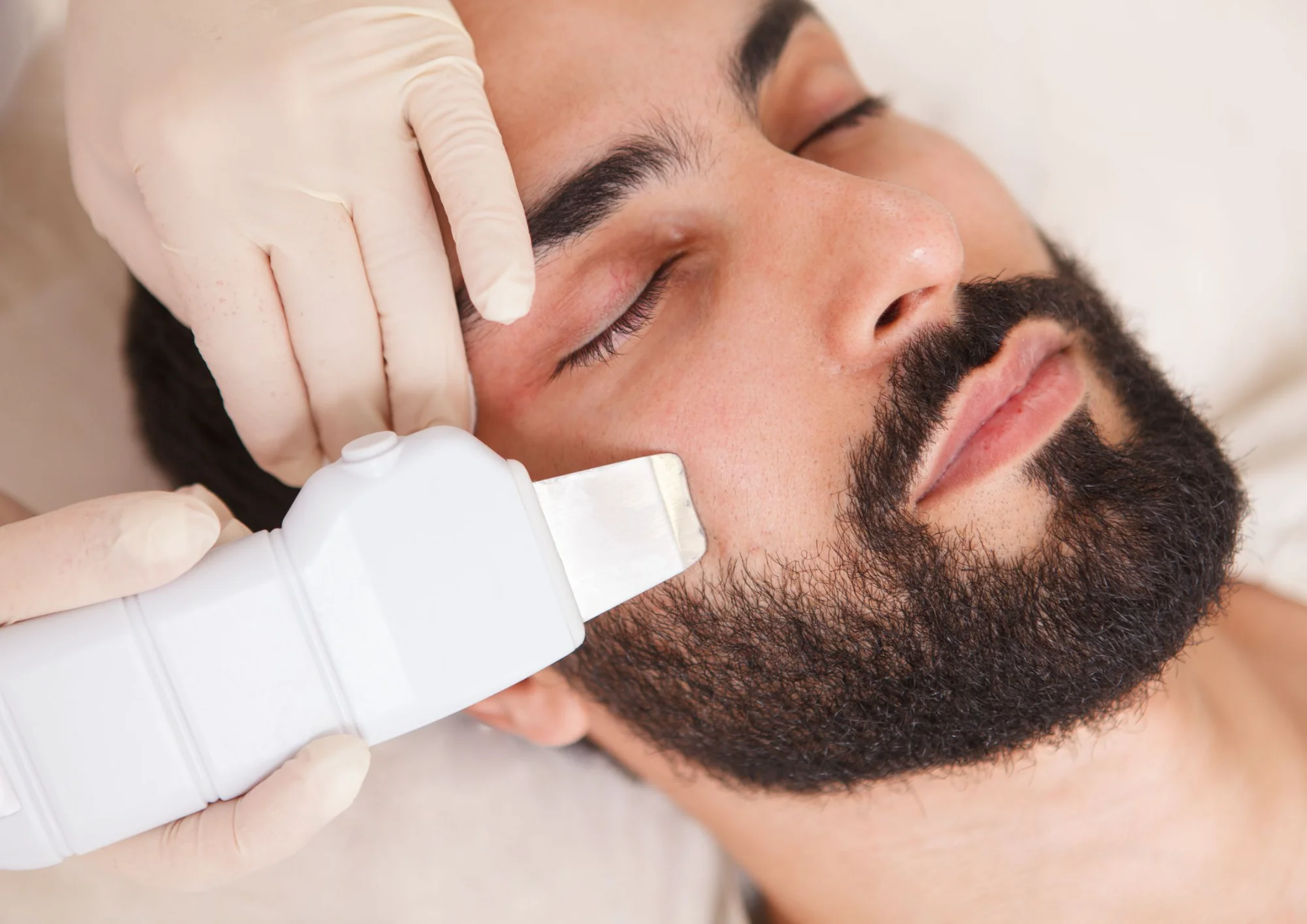 بهترین فیشال و پاکسازی پوست آقایان - کلینیک پوست و زیبایی در قم - تصویر 2