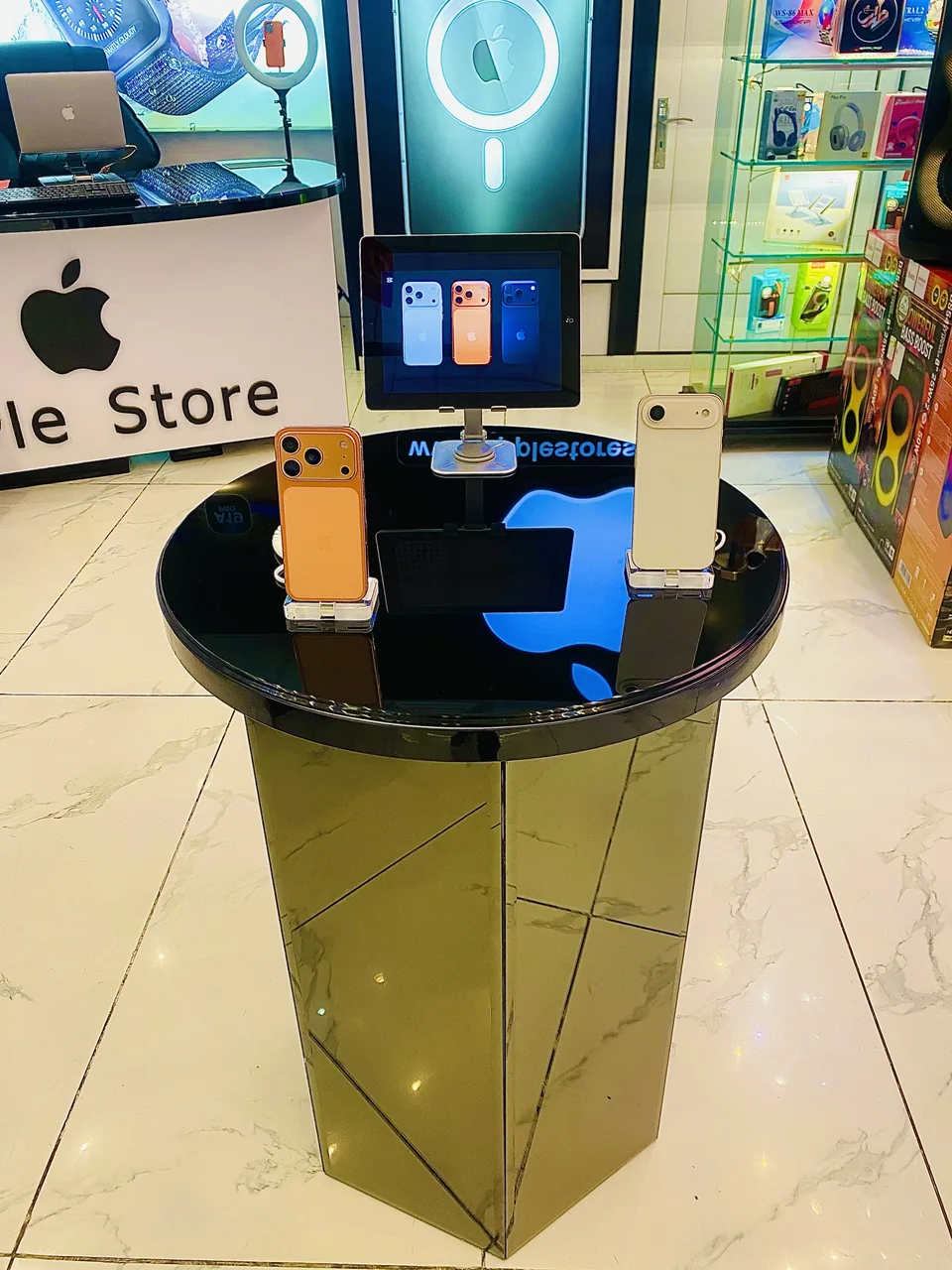 اپل استور شرق تهران - تصویر 2
