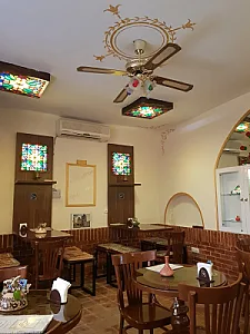 کافه گالری صراحی