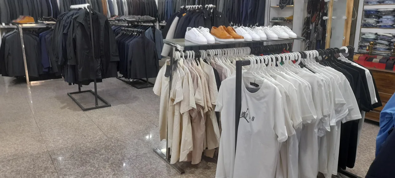 فروشگاه بزرگ مرکزی عظیمی
