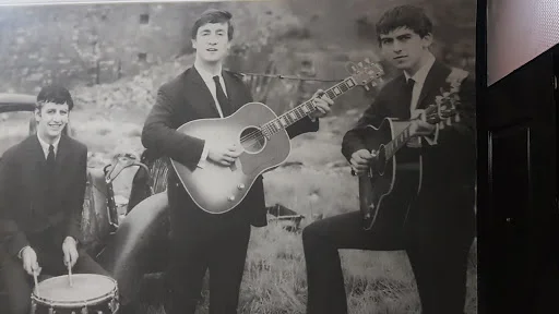 آموزشگاه موسیقی شرق