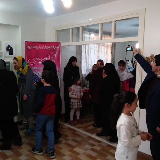 آموزشگاه آزاد هنری آراد