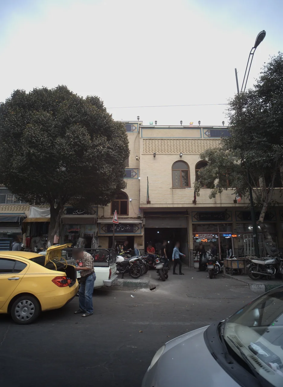 فروشگاه پوشاک خادمی
