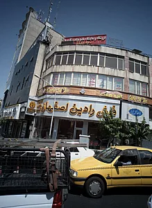 فروشگاه و نمایشگاه مانتو تولیدی کاریزما