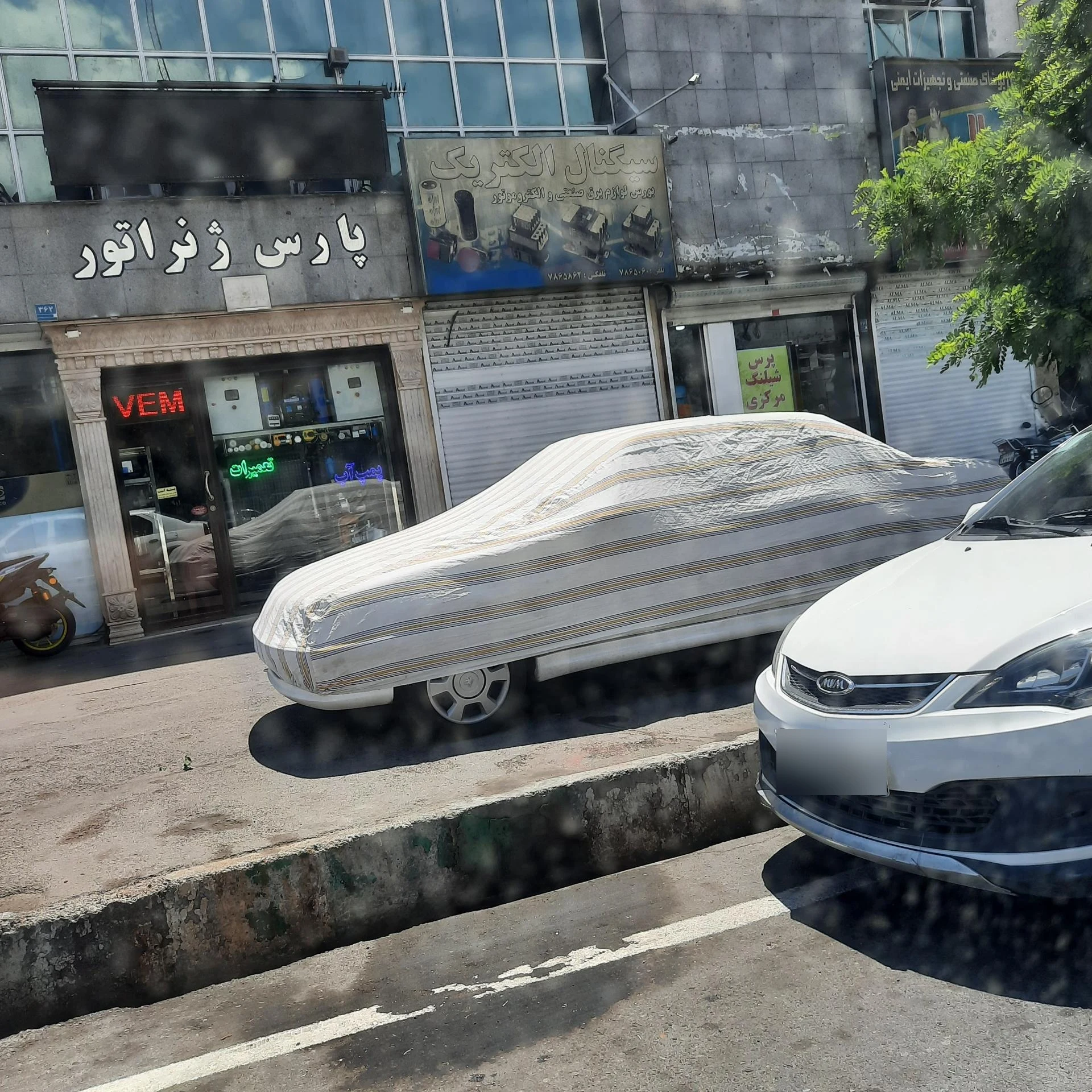مجموعه باتری تهران (UPS)