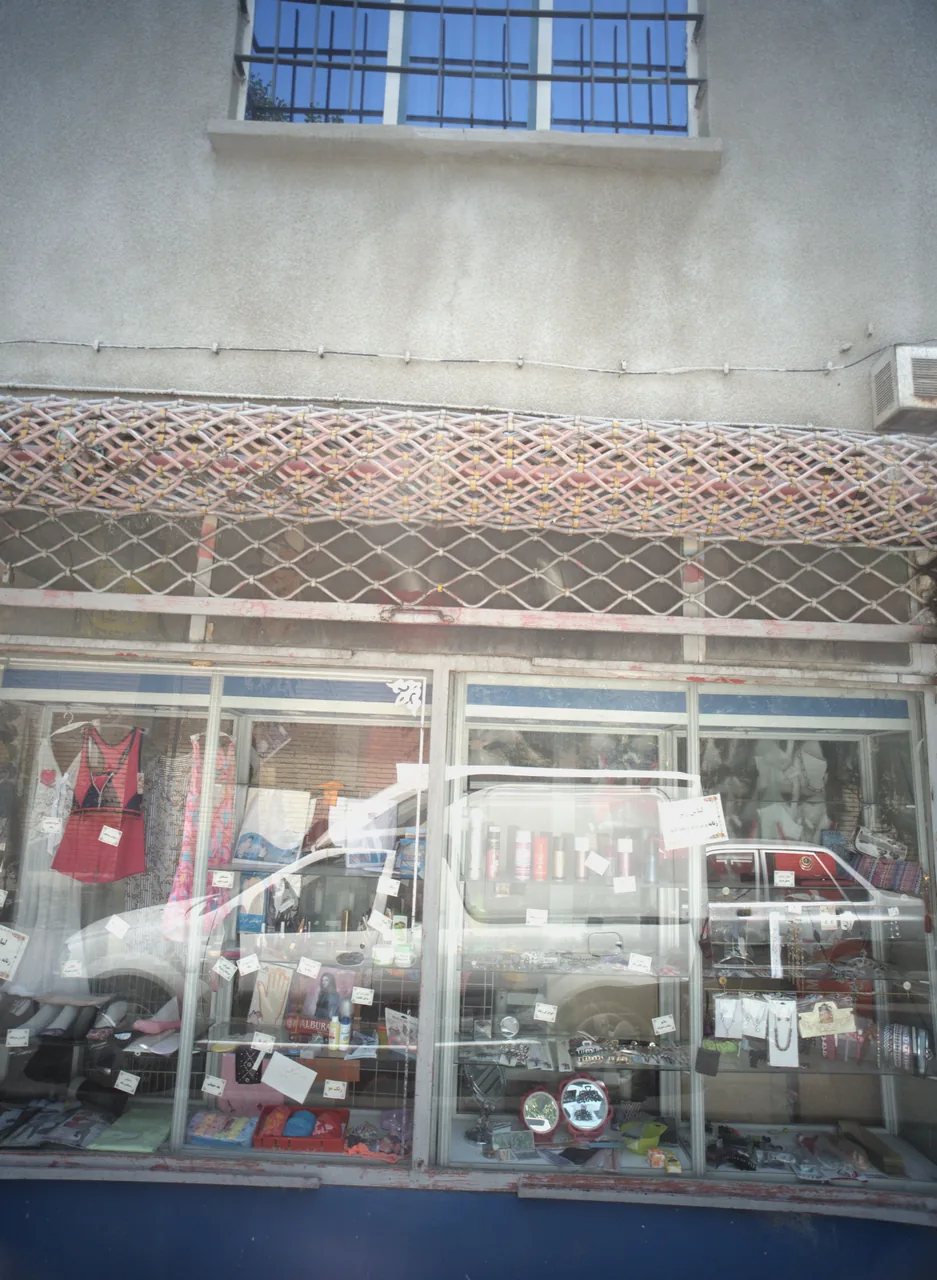 فروشگاه لباس و خرازی